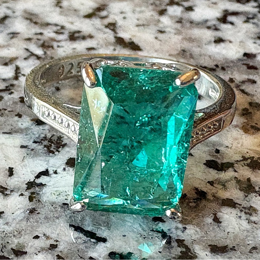 ♥️💖 Sterling Silver Teal Colored Stone Ring